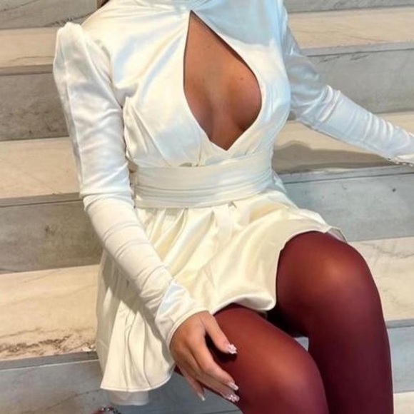 House Of CB 'Aryana' Ivory Bow Mini Dress - Picture 3 of 4